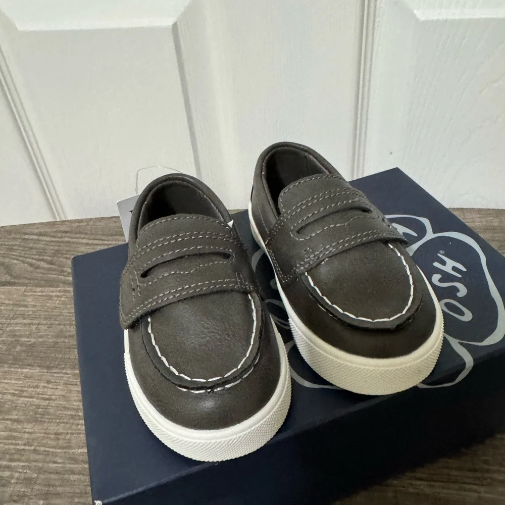 NWT OshKosh B’gosh Toddler Shoes Size 5
